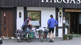Preparing to leave the Haugastøl Tourist Centre